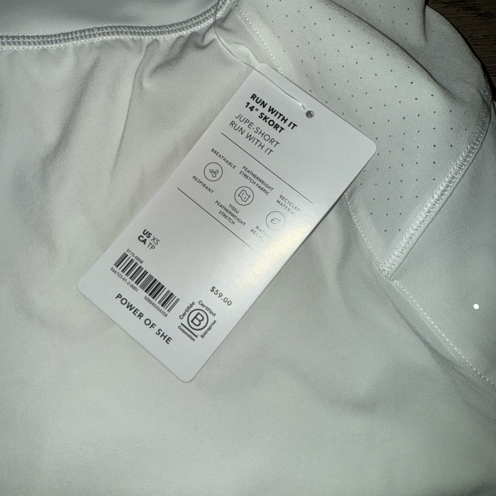 NWT Athleta Run with it 14” skort, white, XS - Picture 2 of 4